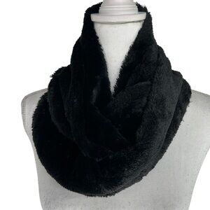 CEJON / Black Faux Fur Infinity Scarf